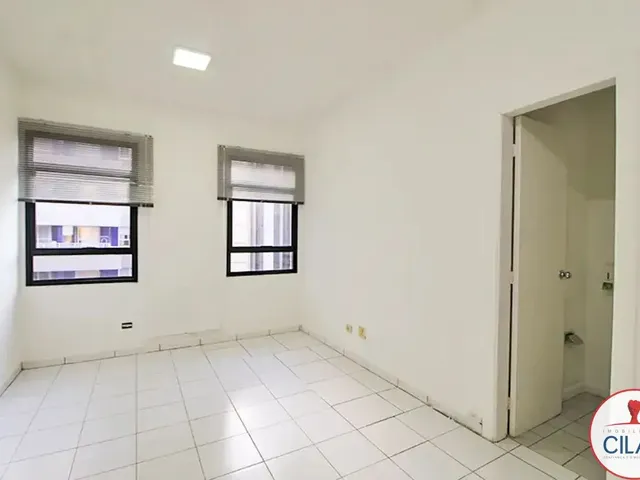 Sala à venda, no bairro Centro em Curitiba