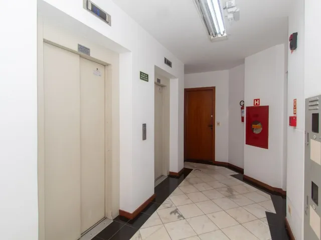 Sala para alugar, no bairro Água Verde em Curitiba