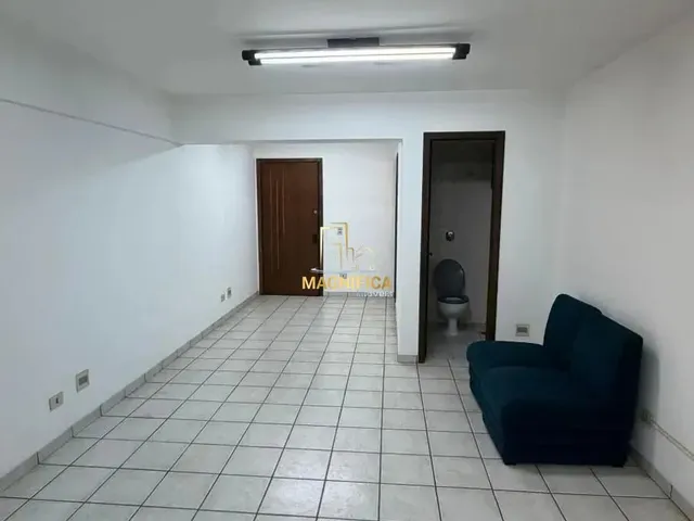 Sala à venda, no bairro Água Verde em Curitiba