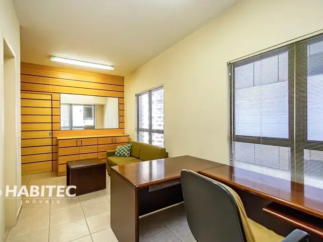 Sala à venda, no bairro Água Verde em Curitiba