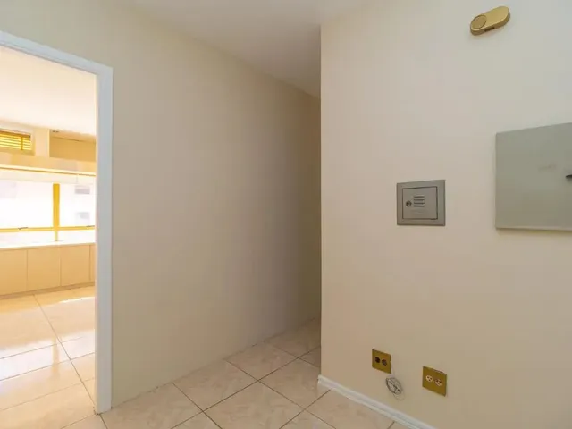 Sala para alugar, no bairro Centro Cívico em Curitiba