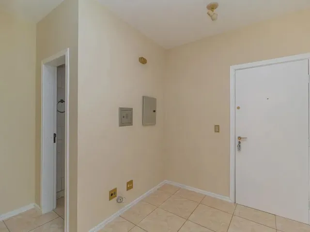 Sala para alugar, no bairro Centro Cívico em Curitiba