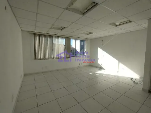 Sala com 80m², para alugar, no bairro Chácara Santo Antônio (Zona Leste) em São Paulo
