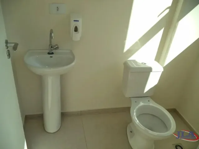 Sala para alugar, no bairro Cabral em Curitiba