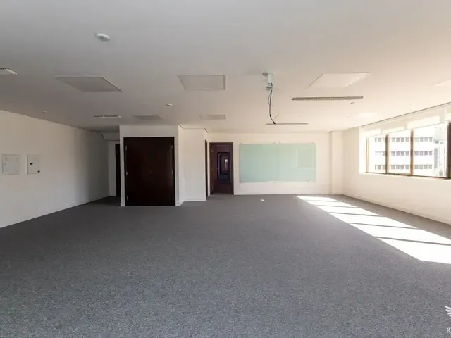 Sala à venda, no bairro Centro em Curitiba