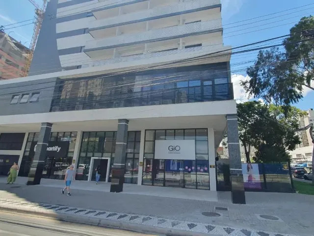 Sala 1 quarto e 1 banheiro, à venda, no bairro Portão em Curitiba