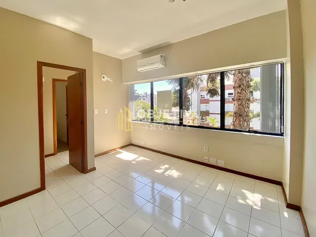 Sala com 43m², à venda, no bairro Petrópolis em Porto Alegre