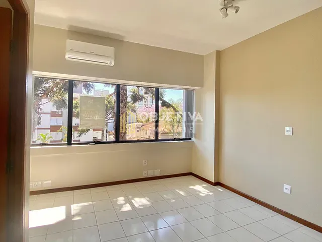 Sala com 43m², à venda, no bairro Petrópolis em Porto Alegre