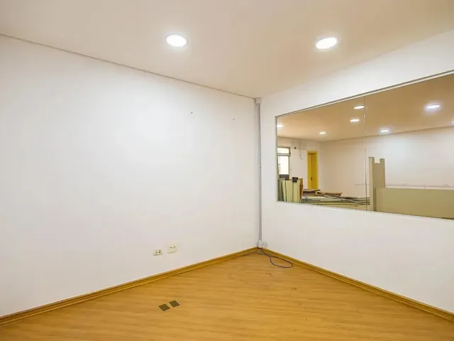 Sala à venda, no bairro Centro em Curitiba