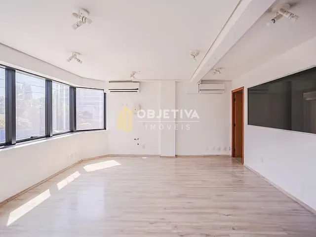 Sala com 60m², para alugar, no bairro Auxiliadora em Porto Alegre