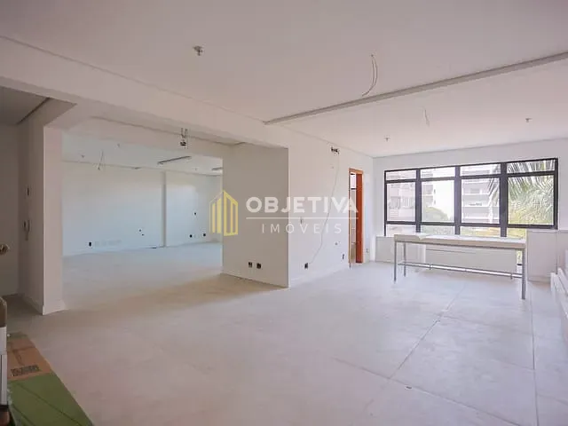 Sala com 95m², para alugar, no bairro Petrópolis em Porto Alegre