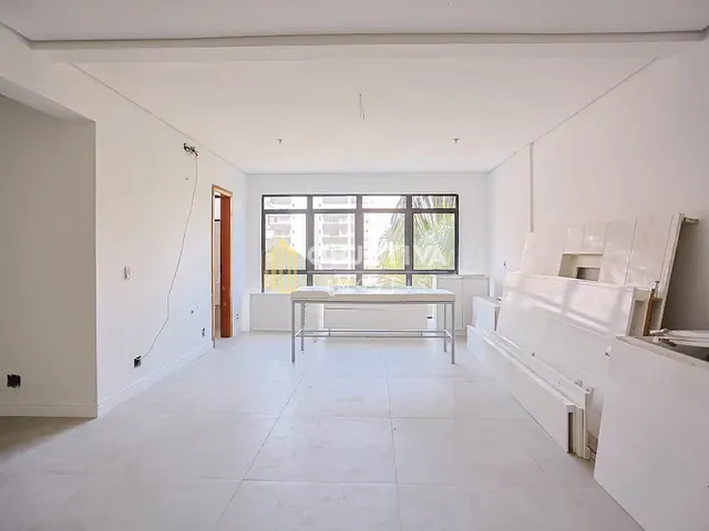 Sala com 95m², para alugar, no bairro Petrópolis em Porto Alegre