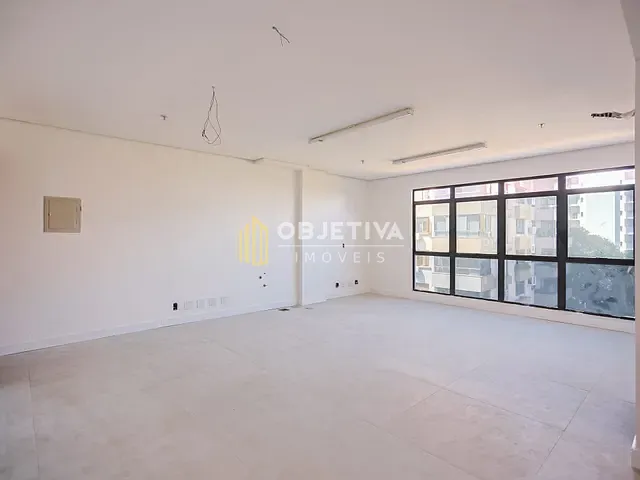 Sala com 95m², para alugar, no bairro Petrópolis em Porto Alegre