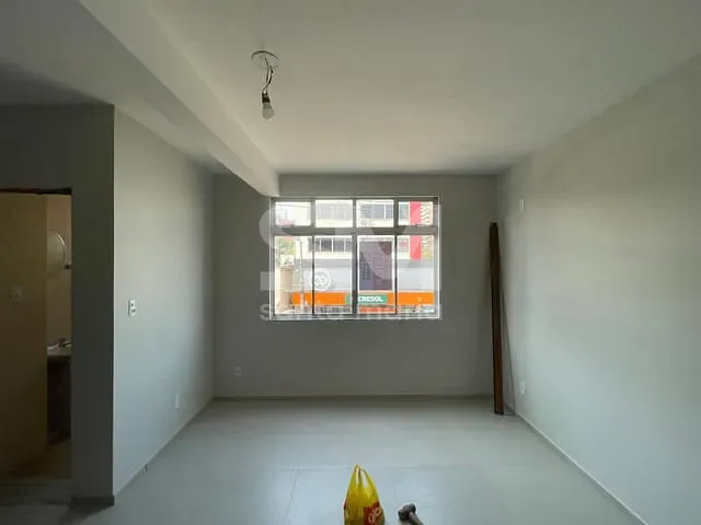 Sala com 32m², para alugar, no bairro Centro em Chapecó