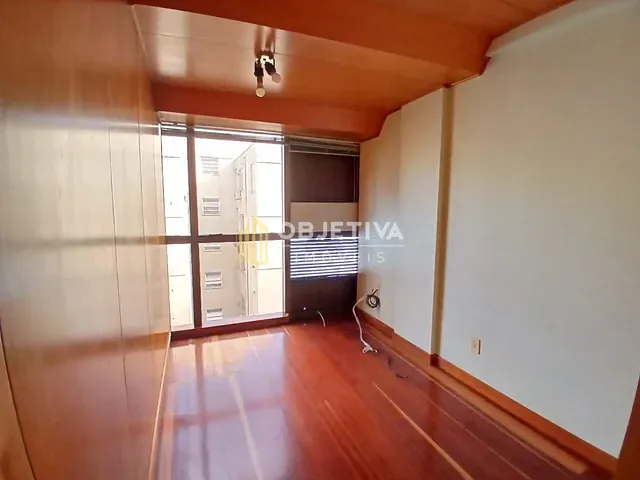 Sala à venda, no bairro Auxiliadora em Porto Alegre