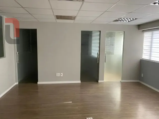 Sala para alugar, no bairro Centro Cívico em Curitiba