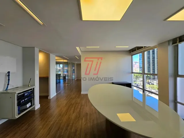 Sala à venda, no bairro Centro Cívico em Curitiba