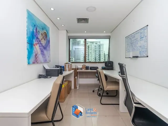 Sala com 38m², à venda, no bairro Moema em São Paulo