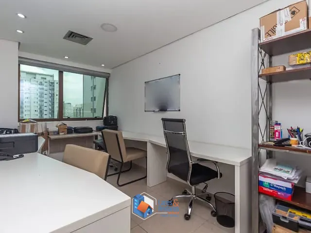 Sala com 38m², à venda, no bairro Moema em São Paulo