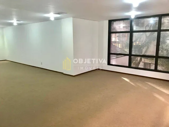 Sala à venda ou para alugar, no bairro Floresta em Porto Alegre