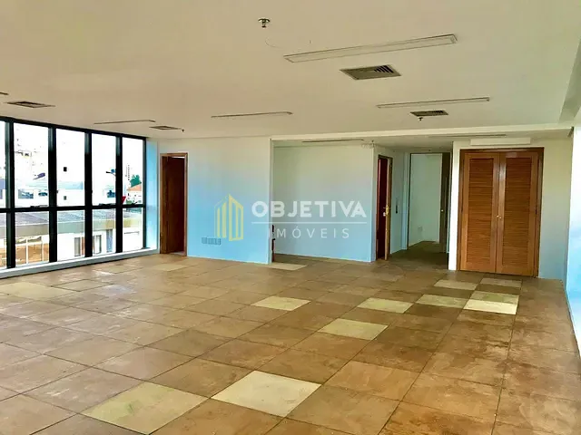 Sala à venda ou para alugar, no bairro São João em Porto Alegre