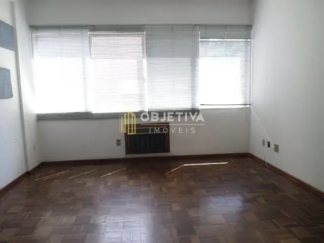 Sala com 34m², à venda, no bairro Moinhos de Vento em Porto Alegre