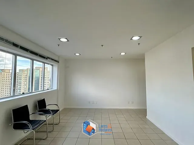 Sala com 32m², à venda, no bairro Moema em São Paulo
