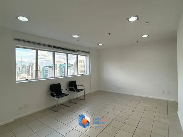 Sala com 32m², à venda, no bairro Moema em São Paulo