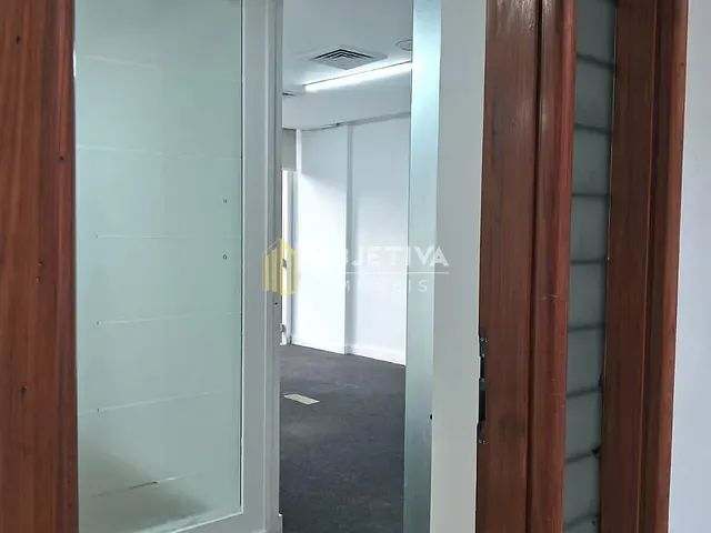 Sala para alugar, no bairro Petrópolis em Porto Alegre