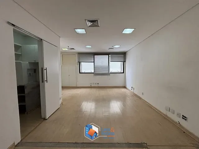 Sala com 34m², à venda, no bairro Santa Cecília em São Paulo