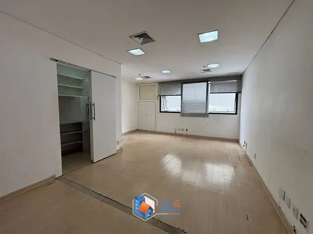 Sala com 34m², à venda, no bairro Santa Cecília em São Paulo