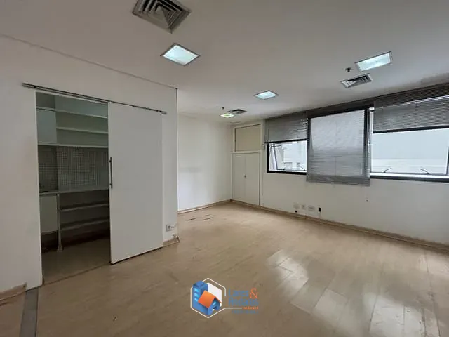Sala com 34m², à venda, no bairro Santa Cecília em São Paulo