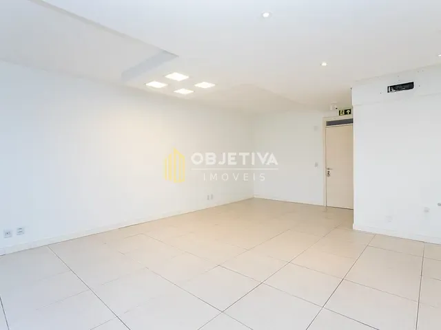 Sala com 30m², para alugar, no bairro Tristeza em Porto Alegre
