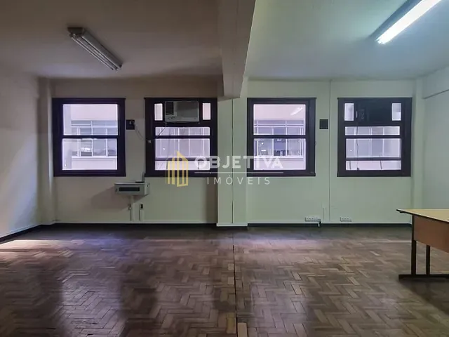 Sala à venda, no bairro Centro Histórico em Porto Alegre