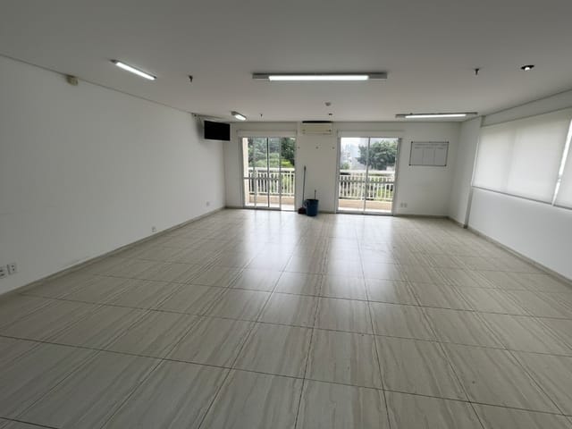 Foto do Sala - Sala comercial pronta, teto, 2 ar cond. terraço, para locação e venda vista para o bosque e interna do condomínio, Santo Antônio (Zona Sul), São Paulo | Paulista Imóveis