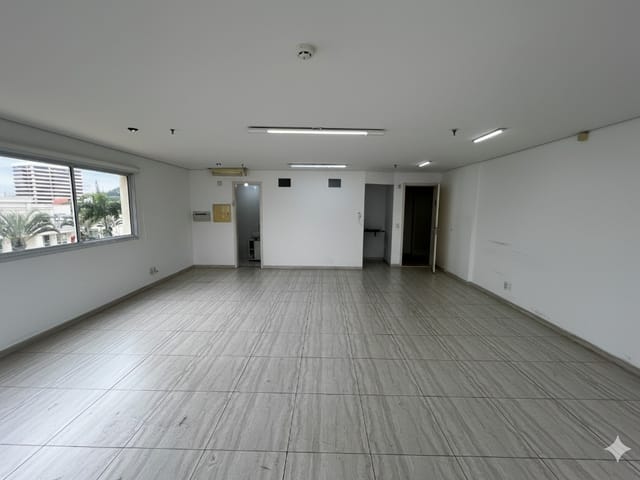 Foto do Sala - Sala comercial pronta, teto, 2 ar cond. terraço, para locação e venda vista para o bosque e interna do condomínio, Santo Antônio (Zona Sul), São Paulo | Paulista Imóveis