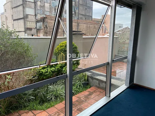 Sala à venda, no bairro Navegantes em Porto Alegre