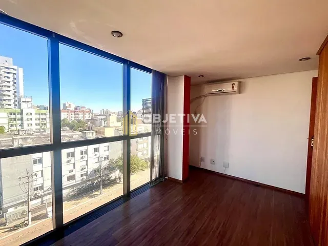 Sala à venda, no bairro Menino Deus em Porto Alegre