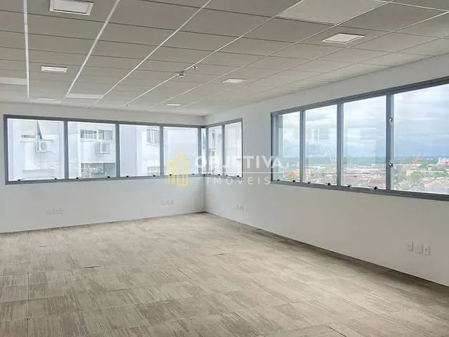 Sala para alugar, no bairro Floresta em Porto Alegre