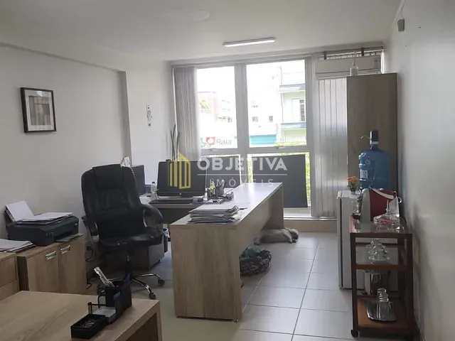 Sala à venda, no bairro Floresta em Porto Alegre