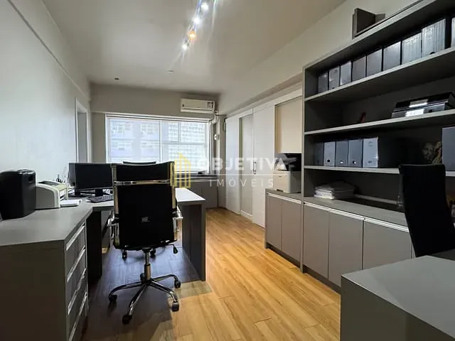 Sala para alugar, no bairro Centro Histórico em Porto Alegre