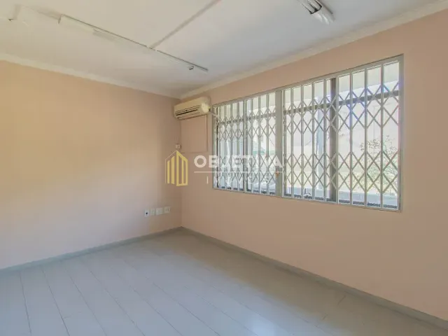 Sala à venda, no bairro Floresta em Porto Alegre