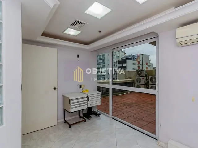 Sala à venda ou para alugar, no bairro Moinhos de Vento em Porto Alegre