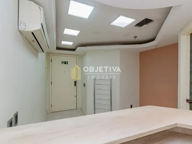 Sala à venda ou para alugar, no bairro Moinhos de Vento em Porto Alegre