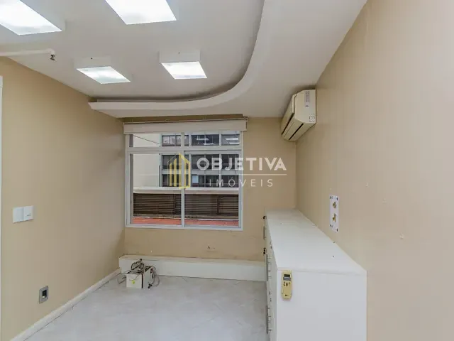 Sala à venda ou para alugar, no bairro Moinhos de Vento em Porto Alegre