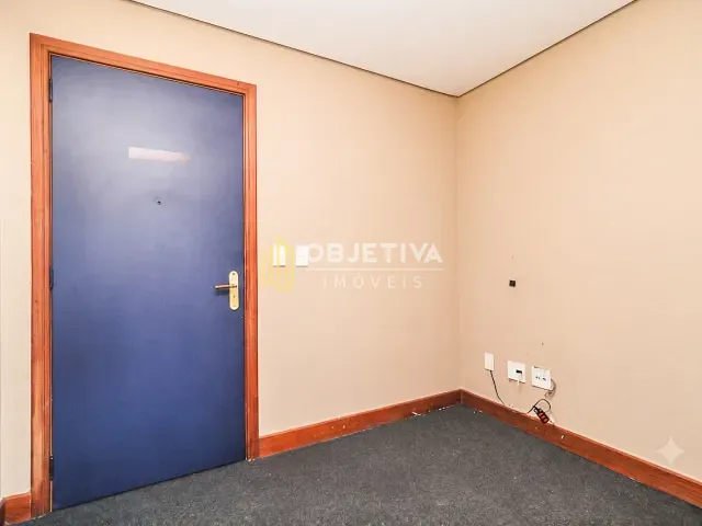 Sala à venda ou para alugar, no bairro Boa Vista em Porto Alegre