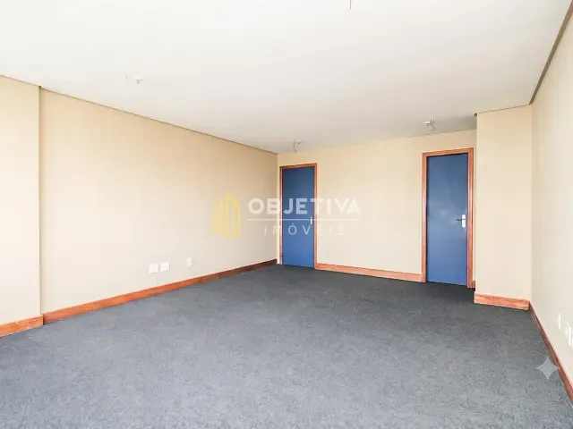 Sala à venda ou para alugar, no bairro Boa Vista em Porto Alegre
