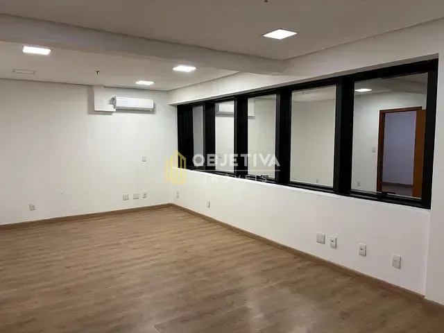 Sala para alugar, no bairro Petrópolis em Porto Alegre