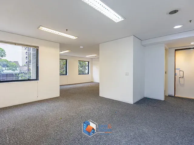 Sala com 90m², à venda, no bairro Cerqueira César em São Paulo