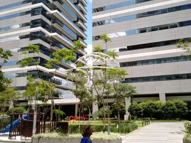 Sala para alugar, no bairro Santo Amaro em São Paulo